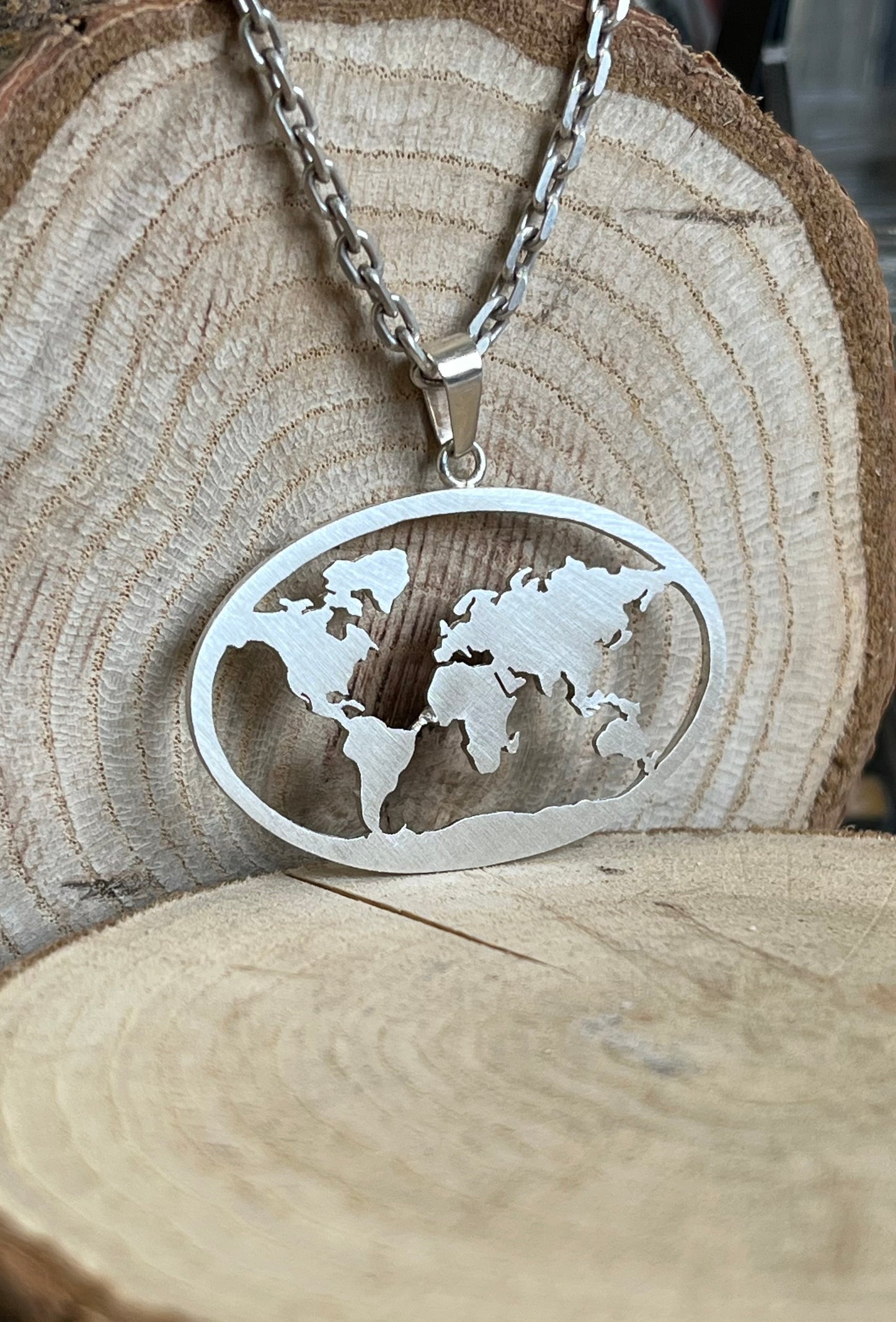 World Map Pendant. Sterling Silver (925)