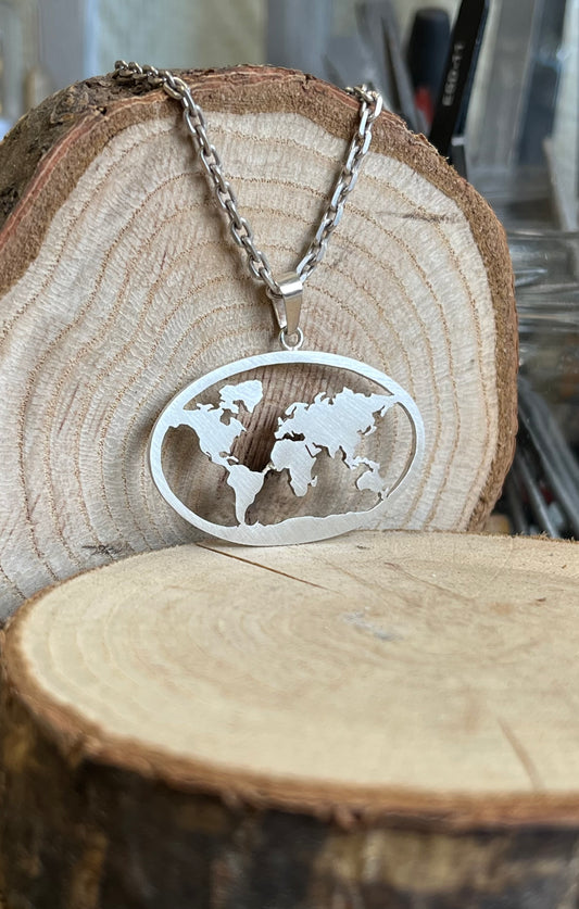 World Map Pendant. Sterling Silver (925)