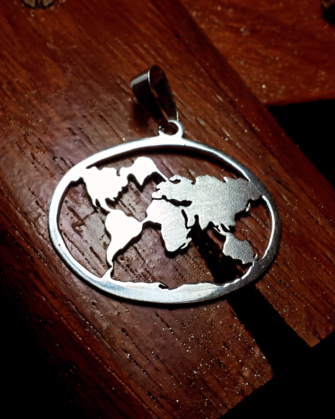 World Map Pendant. Sterling Silver (925)