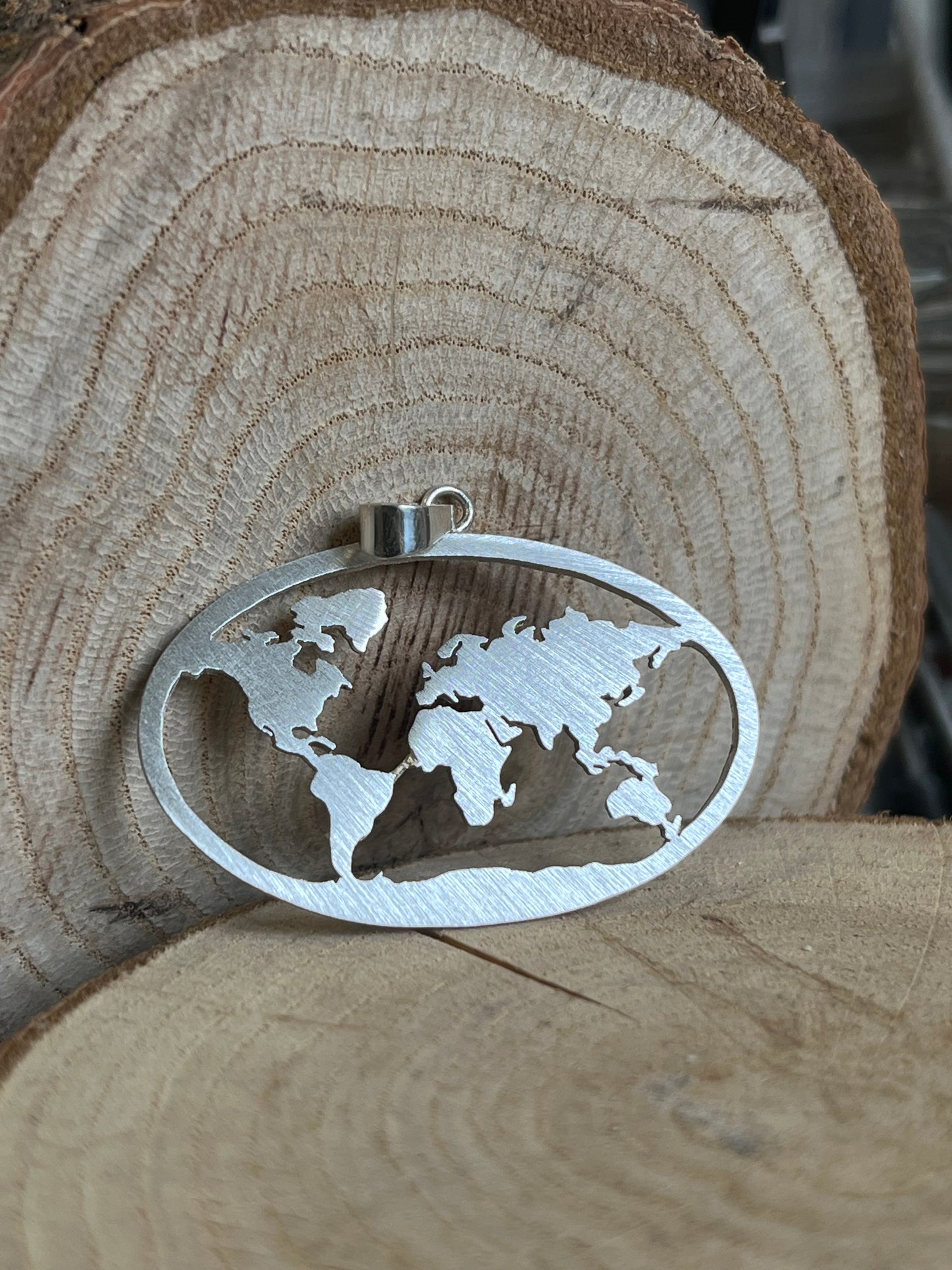 World Map Pendant. Sterling Silver (925)